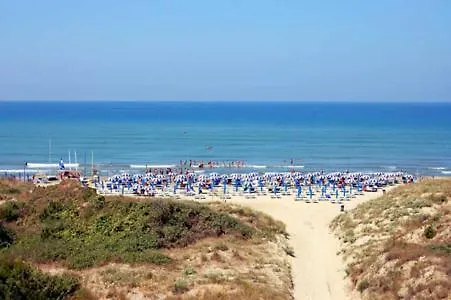 אתר נופש Regina Del Mare Family Village קלאמברונה
