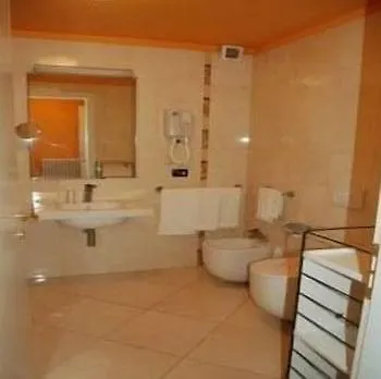 אתר נופש Regina Del Mare Family Village קלאמברונה
