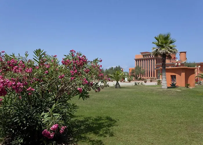 אתר נופש Regina Del Mare Family Village קלאמברונה